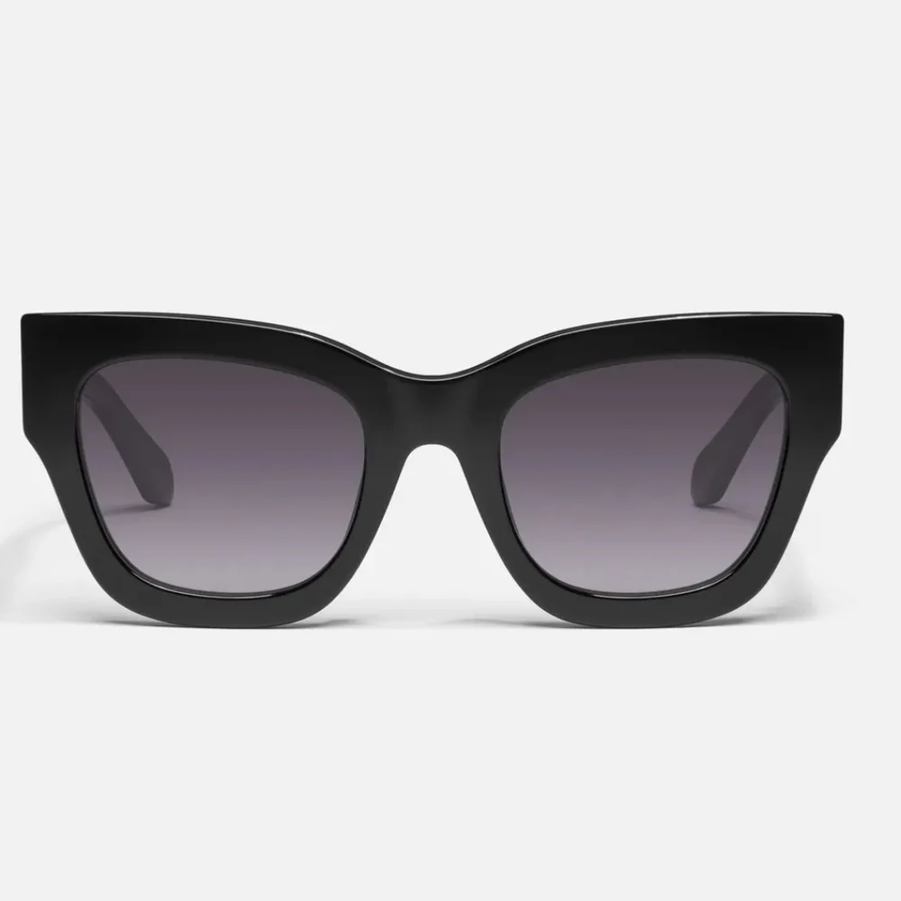 NWT QUAY OF AUSTRALIA BY THE WAY OVERSIZED SUN GLASSES WITH CASE